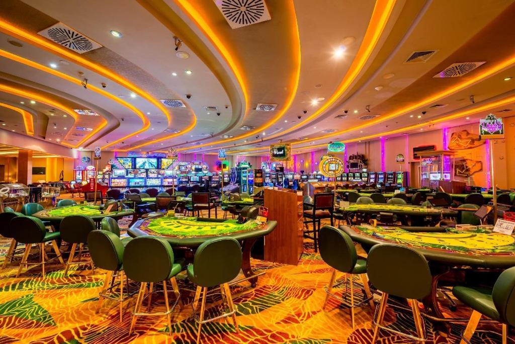 Dome Hotel & Casino At Central Kyrenia キレニア エクステリア 写真